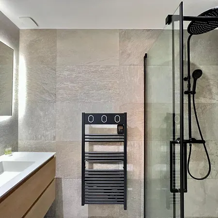 Sea And Mountain Views From Your Rooftop ! Apartament