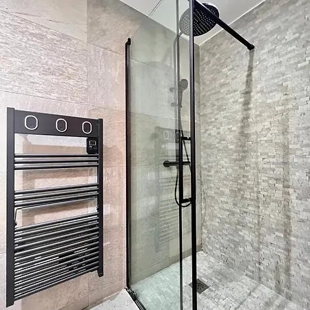 Sea And Mountain Views From Your Rooftop ! Apartament Saint-Laurent-du-Var