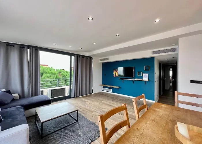 Sea And Mountain Views From Your Rooftop ! Lejlighed *
