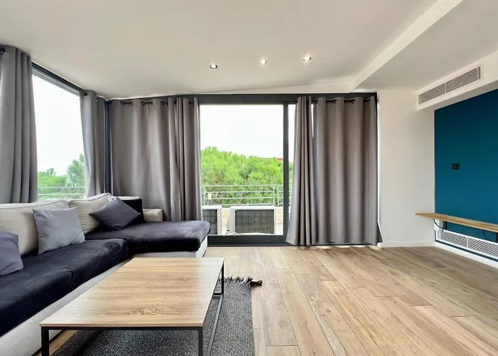 Sea And Mountain Views From Your Rooftop ! Lejlighed Saint-Laurent-du-Var
