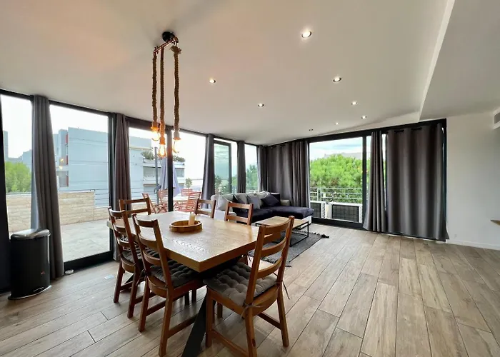 Lejlighed Sea And Mountain Views From Your Rooftop ! *