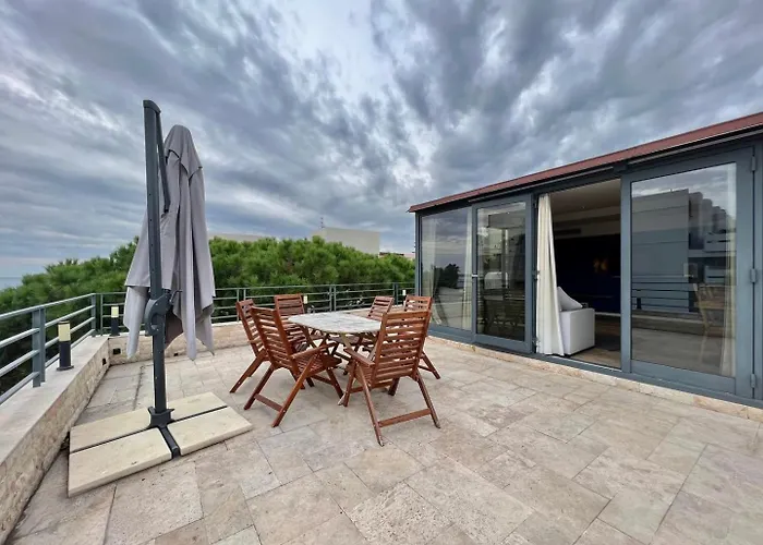 Sea And Mountain Views From Your Rooftop ! Lejlighed *