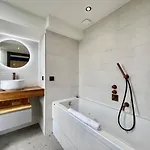 Sea And Mountain Views From Your Rooftop ! Apartment