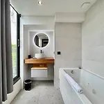 Sea And Mountain Views From Your Rooftop ! Appartamento *