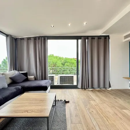 Sea And Mountain Views From Your Rooftop ! Apartment Saint-Laurent-du-Var