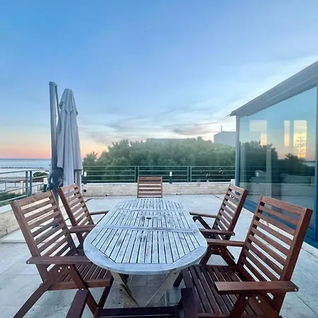 Sea And Mountain Views From Your Rooftop !