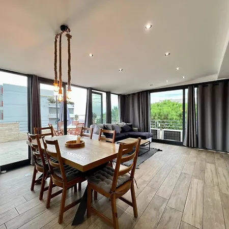 Apartment Sea And Mountain Views From Your Rooftop ! *