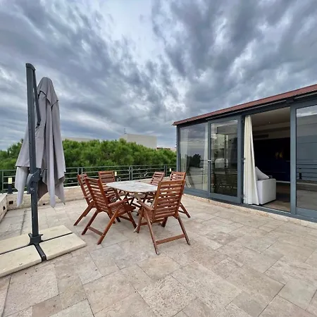 Sea And Mountain Views From Your Rooftop ! Appartamento *