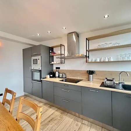 Sea And Mountain Views From Your Rooftop ! Apartment Saint-Laurent-du-Var