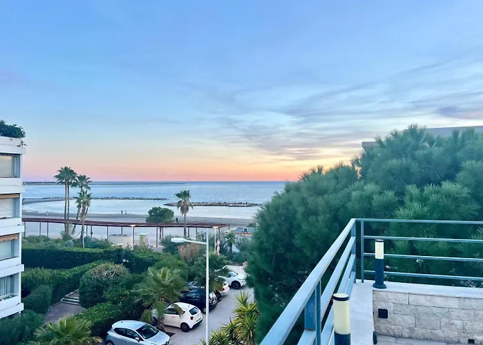 Sea And Mountain Views From Your Rooftop ! *